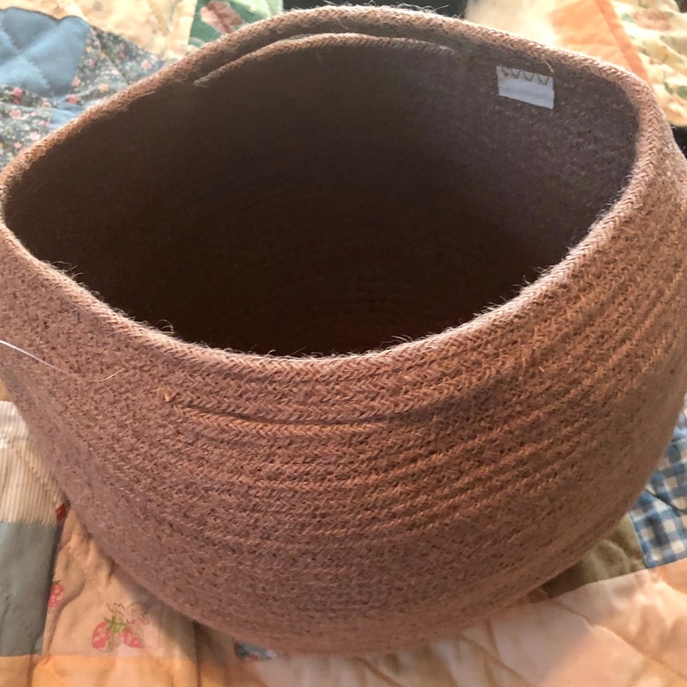 Small woven bag to store items - new